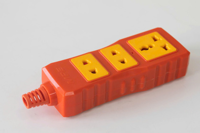 Ổ cắm điện AMHP-3S với 1 ổ đa năng và 2 ổ hai chấu